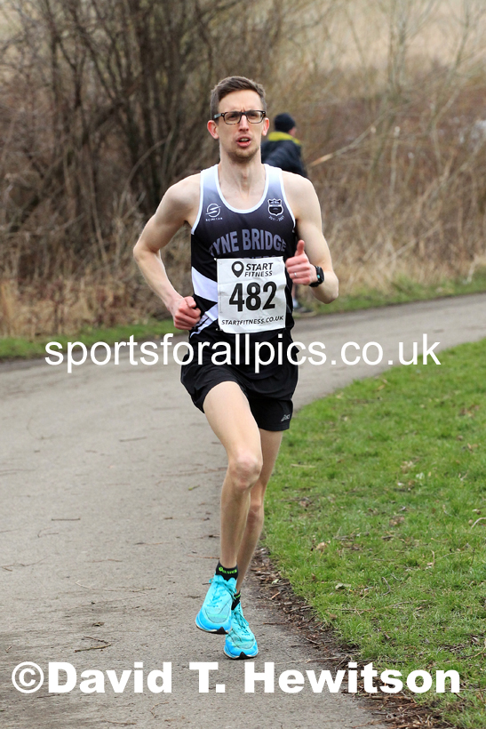 Senior men and veteran men over-40s NECAA Road Relay Champs., Hetton Lyons Park, Hetton le Hole, County Durham. Photo: David T. Hewitson/Sports for All Pics